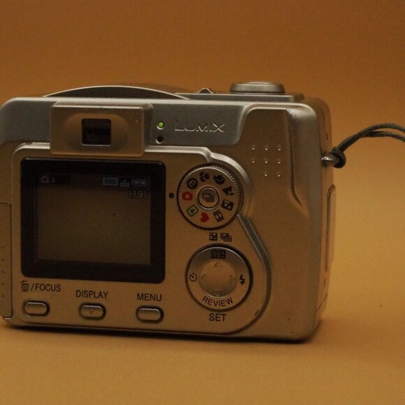 Panasonic Lumix DMC-LC70 4MP Digital Camera with 3x Optical Zoom - Picture 6 of 7